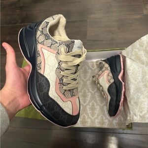Gucci Women's Beige and Pink Sneakers